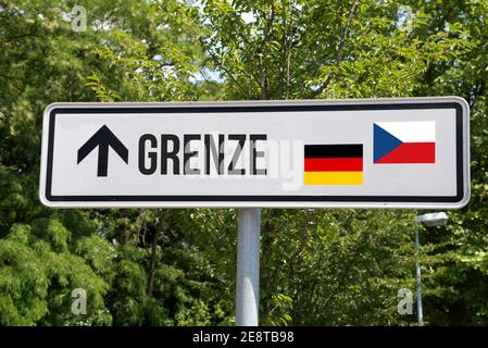 Schild und Grenze zwischen Deutschland und Tschechien Stockfoto