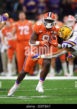 (DATEI FOTOS).der ehemalige Clemson Tigers läuft zurück (9) Travis Etienne Jr. soll in die 1. Runde des NFL Draft gehen, hier ist er am 13. Januar 2020 im Vergleich zu den LSU Tigers zu sehen, der NFL Draft wird am 29. April 2021 in Cleveland, Ohio, stattfinden. (Pflichtnachweis: Jose/MarinMedia.org/Cal Sport Media) (absoluter vollständiger Fotograf und Credits erforderlich) Stockfoto