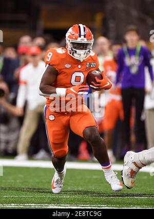 (DATEI FOTOS).der ehemalige Clemson Tigers läuft zurück (9) Travis Etienne Jr. soll in die 1. Runde des NFL Draft gehen, hier ist er am 13. Januar 2020 im Vergleich zu den LSU Tigers zu sehen, der NFL Draft wird am 29. April 2021 in Cleveland, Ohio, stattfinden. (Pflichtnachweis: Jose/MarinMedia.org/Cal Sport Media) (absoluter vollständiger Fotograf und Credits erforderlich) Stockfoto