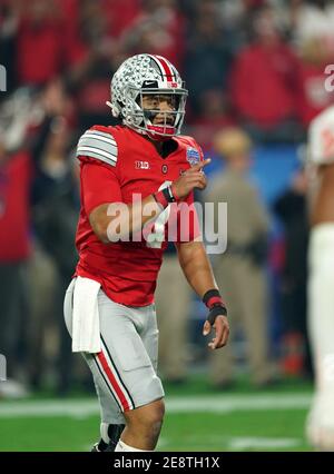 (DATEI FOTOS).ehemaliger Ohio State Buckeyes Quarterback (1) Justin Fields soll in der 1. Runde des NFL Draft gehen, hier ist er am 28. Dezember 2019 im Vergleich zu den Clemson Tigers zu sehen, der NFL Draft wird am 29. April 2021 in Cleveland, Ohio, stattfinden. (Pflichtnachweis: Jose/SonyPro/Cal Sport Media) (Absolute Complete Photographer, und Credits erforderlich) Stockfoto
