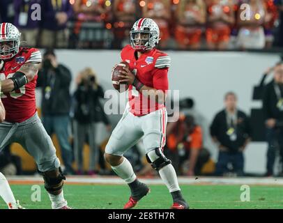 (DATEI FOTOS).ehemaliger Ohio State Buckeyes Quarterback (1) Justin Fields soll in der 1. Runde des NFL Draft gehen, hier ist er am 28. Dezember 2019 im Vergleich zu den Clemson Tigers zu sehen, der NFL Draft wird am 29. April 2021 in Cleveland, Ohio, stattfinden. (Pflichtnachweis: Jose/SonyPro/Cal Sport Media) (Absolute Complete Photographer, und Credits erforderlich) Stockfoto