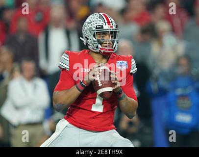 (DATEI FOTOS).ehemaliger Ohio State Buckeyes Quarterback (1) Justin Fields soll in der 1. Runde des NFL Draft gehen, hier ist er am 28. Dezember 2019 im Vergleich zu den Clemson Tigers zu sehen, der NFL Draft wird am 29. April 2021 in Cleveland, Ohio, stattfinden. (Pflichtnachweis: Jose/SonyPro/Cal Sport Media) (Absolute Complete Photographer, und Credits erforderlich) Stockfoto