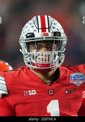 (DATEI FOTOS).ehemaliger Ohio State Buckeyes Quarterback (1) Justin Fields soll in der 1. Runde des NFL Draft gehen, hier ist er am 28. Dezember 2019 im Vergleich zu den Clemson Tigers zu sehen, der NFL Draft wird am 29. April 2021 in Cleveland, Ohio, stattfinden. (Pflichtnachweis: Jose/SonyPro/Cal Sport Media) (Absolute Complete Photographer, und Credits erforderlich) Stockfoto