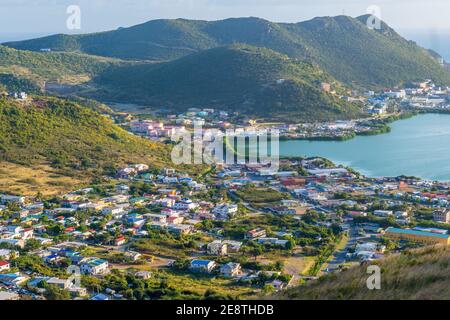 Die karibische Insel St.Maarten Landschaft und Stadtbild. Die französische und niederländische Insel Sint Maarten und Saint Martin. Stockfoto