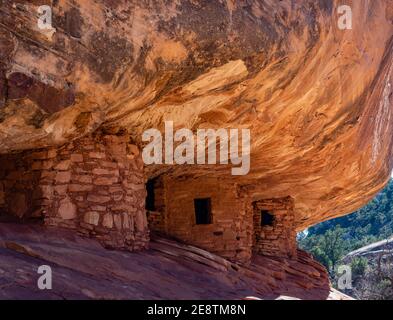House on Fire Kornkammer Ruine in Mule Canyon, Cedar Mesa. In Bears Ears National Monument in der Nähe von Monticello und Blanding Utah und Cedar Mesa Reservation Stockfoto