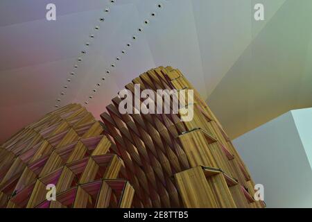 Ausstellungsansicht auf das Innere des Museums von Morgen (Museu do Amanhã) auf Praça Mauá in Porto Maravilha in Rio de Janeiro, Brasilien. Stockfoto