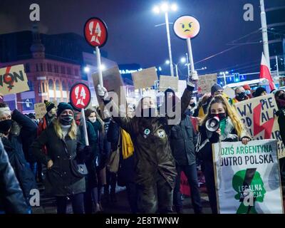 Breslau, Polen, 29. Januar 2021 - spontaner Protest gegen das Gesetz gegen Abtreibung, das von der polnischen Regierung AIS gezwungen wurde Stockfoto