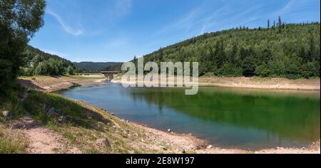 Damm Nagoldtalsperre im Schwarzwald, Deutschland - Untersee bei Niedrigwasser Stockfoto