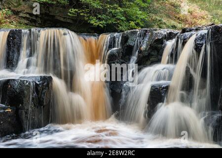 Nelly Ayre Foss Wasserfall in Spate. Stockfoto