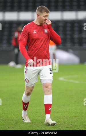 DERBY, ENGLAND. 30. JANUAR Alfie Mawson von Bristol City erwärmt sich vor dem Sky Bet Championship-Spiel zwischen Derby County und Bristol City im Pride Park, Derby am Samstag, 30. Januar 2021. (Kredit: Simon Newbury - MI News ) Kredit: MI Nachrichten & Sport /Alamy Live Nachrichten Stockfoto