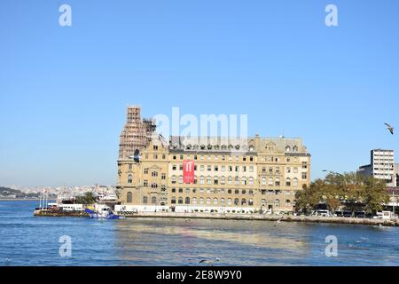 Ein Blick auf Haydarpasa Bahnhof in Istanbul von der Fähre, Istanbul Stadt, Türkei Stockfoto