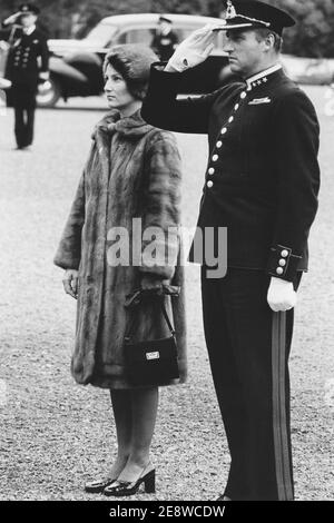 König Harald von Norwegen. Als Kronprinz mit seiner Frau Sonja 1974. Stockfoto