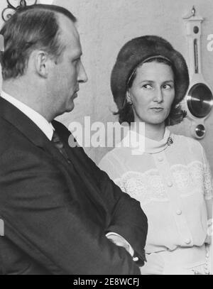 König Harald von Norwegen. Als Kronprinz mit seiner Frau Sonja 1973 Stockfoto