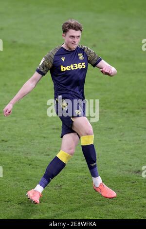 Harry Souttar von Stoke City in Aktion während des Sky Bet Championship-Spiels im John Smith's Stadium, Huddersfield. Bilddatum: Samstag, 30. Januar 2021. Stockfoto