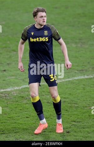 Harry Souttar von Stoke City in Aktion während des Sky Bet Championship-Spiels im John Smith's Stadium, Huddersfield. Bilddatum: Samstag, 30. Januar 2021. Stockfoto