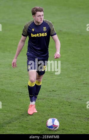 Harry Souttar von Stoke City in Aktion während des Sky Bet Championship-Spiels im John Smith's Stadium, Huddersfield. Bilddatum: Samstag, 30. Januar 2021. Stockfoto