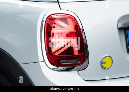 MINI Electric (in einigen Märkten als Mini Cooper SE bezeichnet) ist ein rein elektrischer Mini von BMW im Jahr 2020 auf den Markt gebracht. Stockfoto