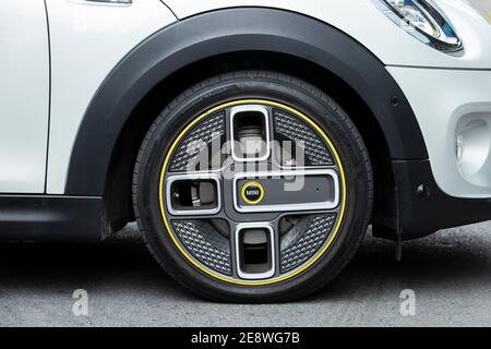 MINI Electric (in einigen Märkten als Mini Cooper SE bezeichnet) ist ein rein elektrischer Mini von BMW im Jahr 2020 auf den Markt gebracht. Stockfoto