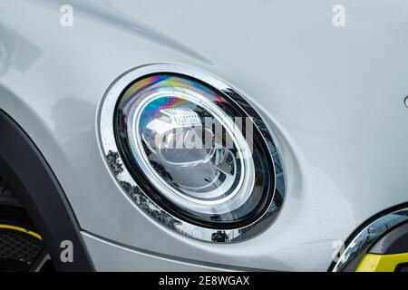 MINI Electric (in einigen Märkten als Mini Cooper SE bezeichnet) ist ein rein elektrischer Mini von BMW im Jahr 2020 auf den Markt gebracht. Stockfoto