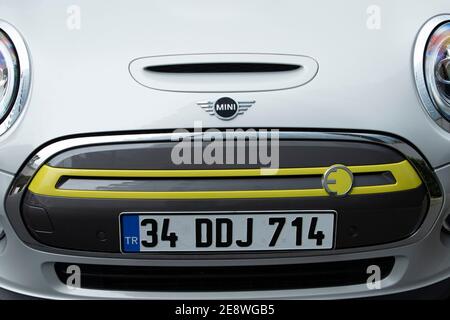 MINI Electric (in einigen Märkten als Mini Cooper SE bezeichnet) ist ein rein elektrischer Mini von BMW im Jahr 2020 auf den Markt gebracht. Stockfoto