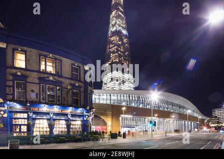 New London Bridge Bahnhof und der Shard Stockfoto