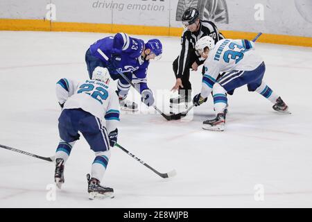 Moskau, Russland. Januar 2021. KHL Eishockeyspiel der regulären Saison: Dinamo Moskau gegen HC Sotschi - Moskau VTB Arena - dritte Periode. #22 Ivan Volodin Stockfoto