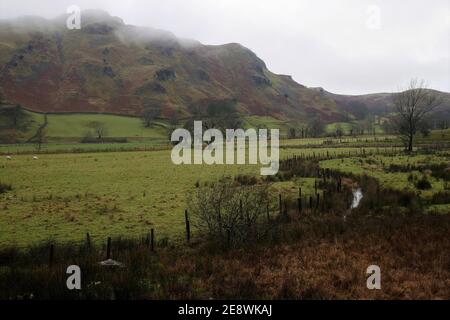 St Johns in the Vale, Blick nach Westen mit Wolke über den Fjells, Lake District National Park, Cumbria, England, Großbritannien Stockfoto