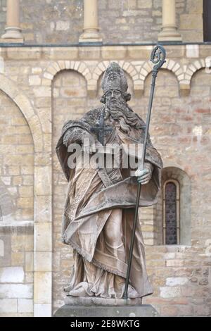 Statue des hl. Bonifatius in Mainz Stockfoto