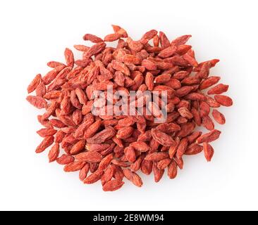 Haufen von Goji-Beeren isoliert auf weißem Hintergrund Stockfoto