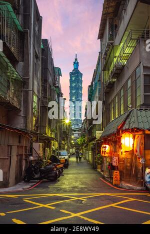 29. Januar 2021: Takemura Izakaya mit taipei 101 Turm als Hintergrund. Es ist einer der heißesten instagram Spots im Xinyi Bezirk, taipei Cit Stockfoto