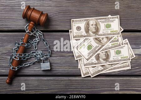 Von oben aus hatten wir einen Blick auf Dollar und Ketten. Stockfoto