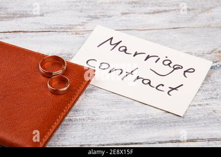 Heiratsvertrag mit Eheringen. Stockfoto