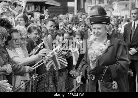 Queen Elizabeth II Besuch in Hastings Old Town, East Sussex, England, Großbritannien. Juni 1997 Stockfoto