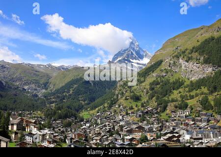 Zermatt Dorf und Matterhorn Berg in den schweizer alpen, Schweiz 2020 Stockfoto