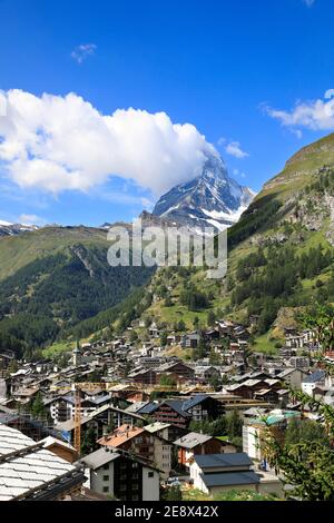 Zermatt Dorf und Matterhorn Berg in den schweizer alpen, Schweiz 2020 Stockfoto