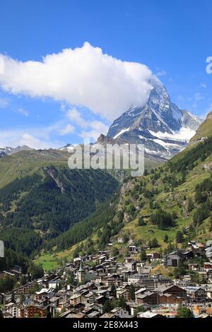 Zermatt Dorf und Matterhorn Berg in den schweizer alpen, Schweiz 2020 Stockfoto