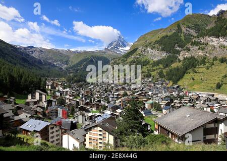 Zermatt Dorf und Matterhorn Berg in den schweizer alpen, Schweiz 2020 Stockfoto