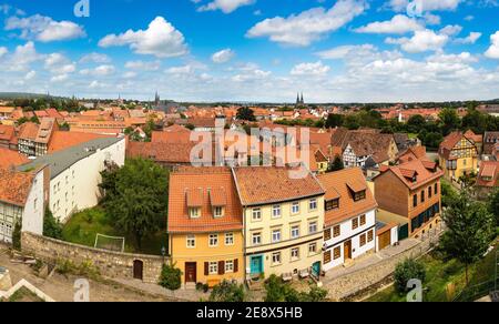 Panorama-Luftaufnahme von Quedlinburg an einem schönen Sommertag, Deutschland Stockfoto