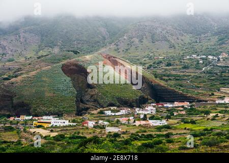 Schöne Aussicht auf El Palmar, Kanarische Inseln Teneriffa, Spanien an einem nebligen Tag Stockfoto