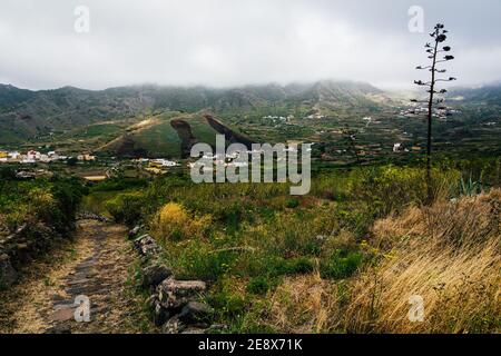 Schöner Blick auf El Palmar, Kanarische Inseln Teneriffa, Spanien unter wolkenbewölkter Luft Stockfoto