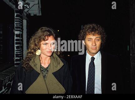 Jacqueline Bisset und Vincent Perez 12-1989 Quelle: Ralph Dominguez/MediaPunch Stockfoto