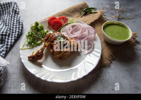 Nahaufnahme von würzigen indischen Snacks Delikatesse Huhn Tandoori. Stockfoto