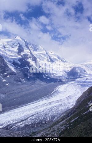 1990 Österreich - Großglockner mit dem Pasterze Gletscher, Österreich, Kärnten & Osttirol, Österreich, EU, Europa Stockfoto