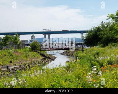 Bild der Brücke des Gouverneurs Mario M. Cuomo in Tarrytown, die den Hudson River überspannt. Stockfoto