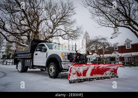 USA. Februar 2021. New Hope, Pennsylvania wurde mit Schnee bedeckt, als der Nordosten von Wintersturm Orlena getroffen wurde, der erste Schneesturm der Saison, fiel mit der Rate von 1 bis 2 Zoll pro Stunde; brachte mehr als einen Fuß Schnee zu verschiedenen großen Städten entlang der Ostküste. Der Notfalldienst der Stadt riet den Bewohnern, sich der rutschigen Bedingungen bewusst zu sein, gab auch eine Reiseberatung heraus, insbesondere während der abendlichen Pendelfahrt. (Foto von Erik McGregor/Sipa USA) Quelle: SIPA USA/Alamy Live News Stockfoto