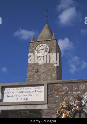 Britische Kanalinseln. Alderney. Alter Kirchturm (um 1767). Stockfoto