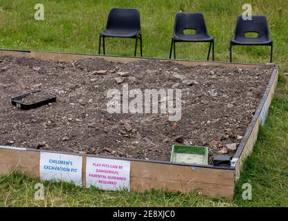 Kinderspielplatz Grabungsgrube im Badekomplex Grabung in Silchester Römerstadt - Calleva Atrebatum. Stockfoto