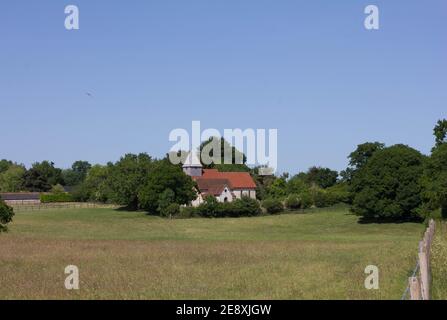 Kirche der Jungfrau Maria in den Mauern der römischen Stadt Calleva. Datierung zum Teil aus dem 12th. Jahrhundert. Auf dem Gelände von drei römischen Tempeln. Stockfoto