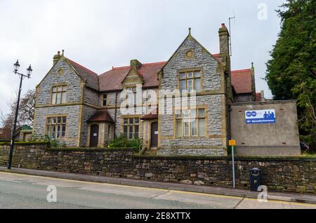 Mold, Flintshire; UK: Jan 28, 2021: Die Mold Niederlassung der Bürgerberatung befindet sich in einem freistehenden Gebäude in der Chester Street. Stockfoto