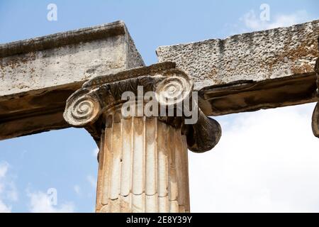 Römische antike Ruinen in Aphrodisias. Türkei, Verbindung auf einer Säule Stockfoto